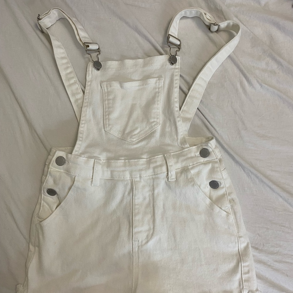 White short overalls. SHEIN